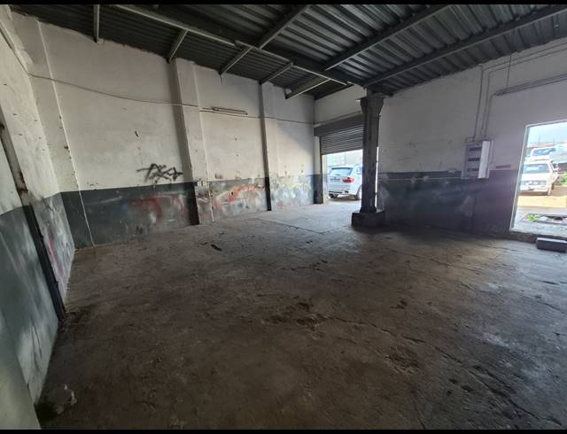 93M² WAREHOUSE TO LET IN DENVER